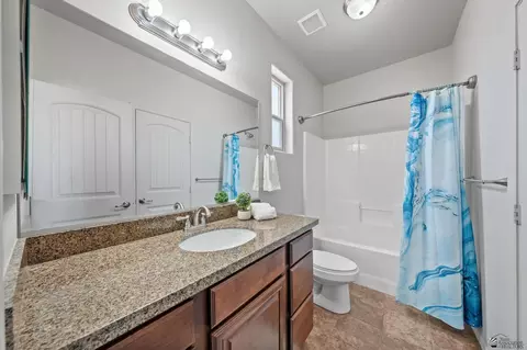 Bath - 7922 E 38 Pl, Yuma, AZ 85365 photo 5 of 6