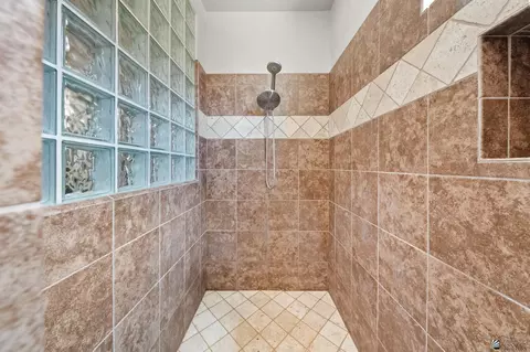 Bath - 7922 E 38 Pl, Yuma, AZ 85365 photo 4 of 6