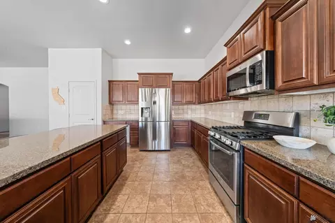 Kitchen - 7922 E 38 Pl, Yuma, AZ 85365 photo 5 of 5