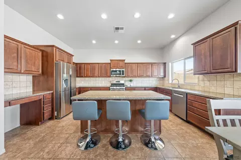 Kitchen - 7922 E 38 Pl, Yuma, AZ 85365 photo 4 of 5