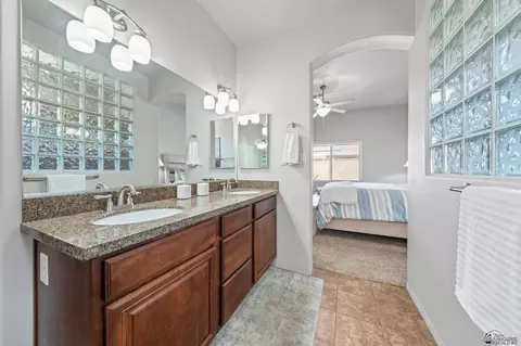 Bath - 7922 E 38 Pl, Yuma, AZ 85365 photo 2 of 6
