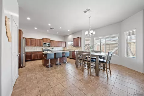 Kitchen - 7922 E 38 Pl, Yuma, AZ 85365 photo 2 of 5