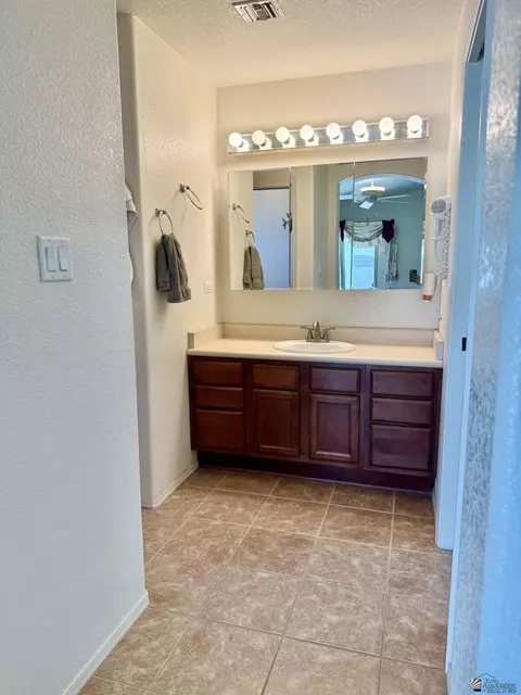 Bath - 11653 E 26 St, Yuma, AZ 85367 photo 2 of 3