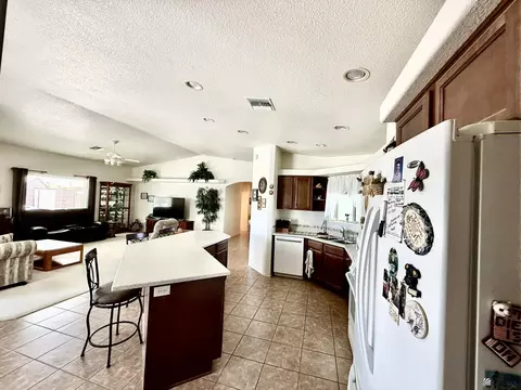 Kitchen - 11653 E 26 St, Yuma, AZ 85367 photo 3 of 4