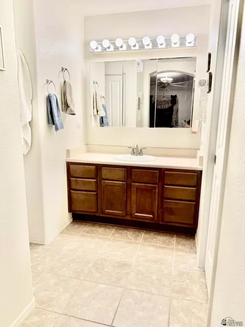 Bath - 11653 E 26 St, Yuma, AZ 85367 photo 2 of 3