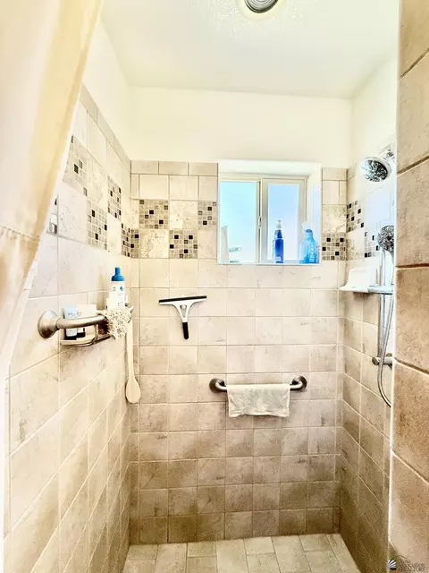 Bath - 11653 E 26 St, Yuma, AZ 85367 photo 3 of 3