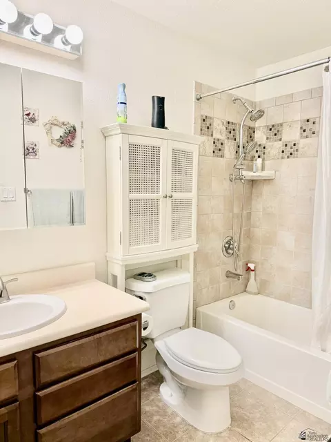 Bath - 11653 E 26 St, Yuma, AZ 85367 photo 1 of 3