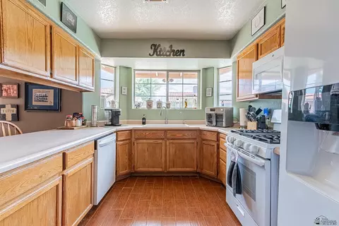 Kitchen - 3040 W 29 St, Yuma, AZ 85365 photo 1 of 2