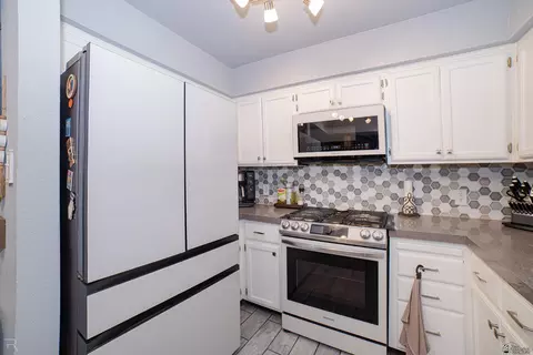 Kitchen - 6273 E 40 Pl, Yuma, AZ 85365 photo 3 of 4