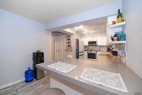 Kitchen - 6273 E 40 Pl, Yuma, AZ 85365 photo 2 of 4