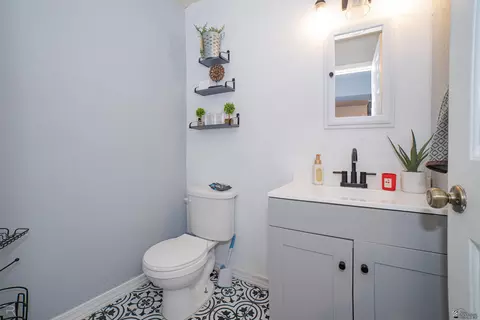 Bath - 6273 E 40 Pl, Yuma, AZ 85365 photo 1 of 3