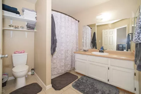 Bath - 6273 E 40 Pl, Yuma, AZ 85365 photo 2 of 3