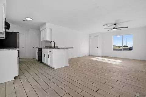 Living - 7124 E 37 St, Yuma, AZ 85365 photo 3 of 4