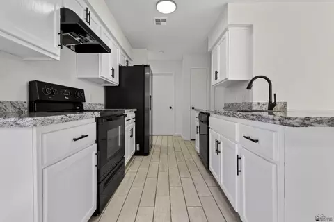 Kitchen - 7124 E 37 St, Yuma, AZ 85365 photo 1 of 3