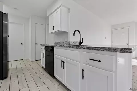 Kitchen - 7124 E 37 St, Yuma, AZ 85365 photo 3 of 3