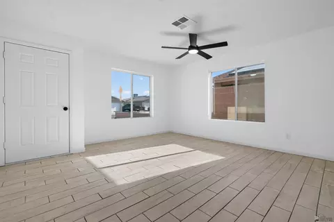 Living - 7124 E 37 St, Yuma, AZ 85365 photo 2 of 4