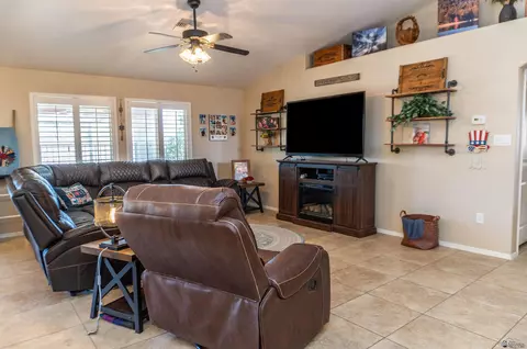 Living - 11504 E Del Golfo, Yuma, AZ 85367 photo 2 of 3