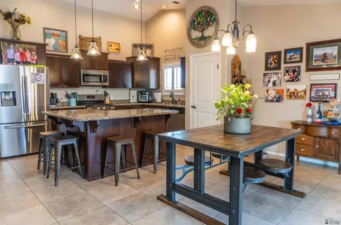 Kitchen - 11504 E Del Golfo, Yuma, AZ 85367 photo 3 of 4