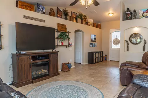 Living - 11504 E Del Golfo, Yuma, AZ 85367 photo 3 of 3
