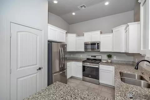 Kitchen - 11522 E 33 Ln, Yuma, AZ 85367 photo 4 of 5