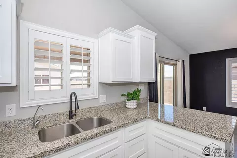 Kitchen - 11522 E 33 Ln, Yuma, AZ 85367 photo 5 of 5