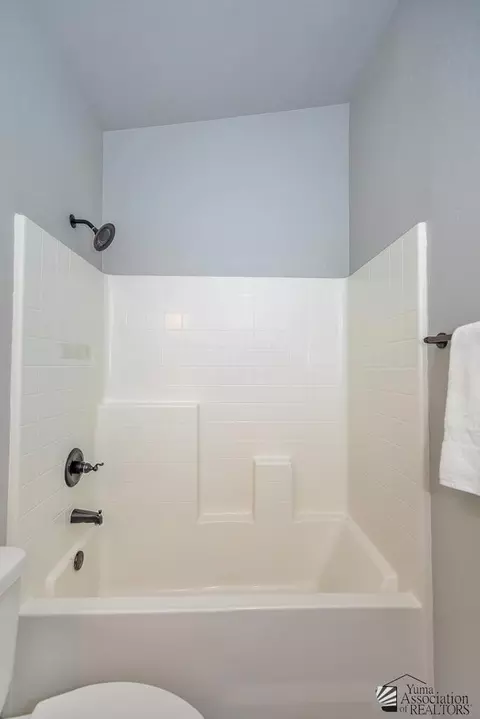 Bath - 11522 E 33 Ln, Yuma, AZ 85367 photo 4 of 4