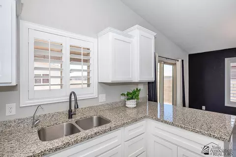 Kitchen - 11522 E 33 Ln, Yuma, AZ 85367 photo 5 of 5