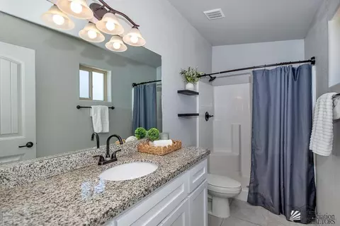 Bath - 11522 E 33 Ln, Yuma, AZ 85367 photo 1 of 4