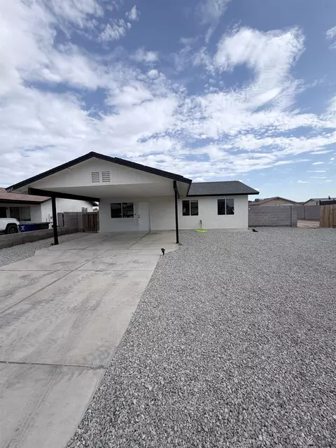 Exterior - 8927 E 39 St, Yuma, AZ 85365 photo 2 of 9