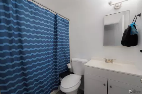 Bath - 8927 E 39 St, Yuma, AZ 85365 photo 2 of 2