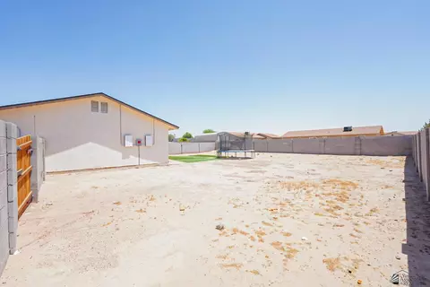 Exterior - 8927 E 39 St, Yuma, AZ 85365 photo 8 of 9