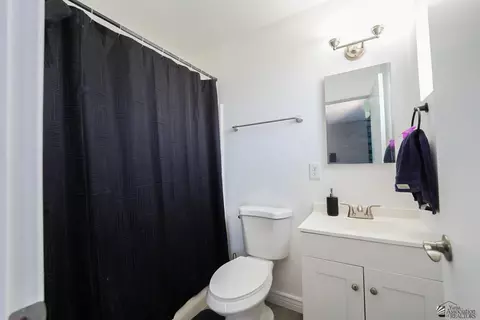 Bath - 8927 E 39 St, Yuma, AZ 85365 photo 1 of 2