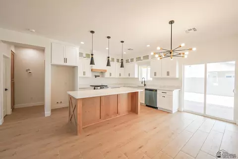 Kitchen - 10837 E 46 Pl, Yuma, AZ 85367 photo 2 of 4