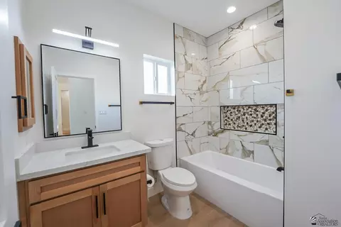 Bath - 10837 E 46 Pl, Yuma, AZ 85367 photo 2 of 4