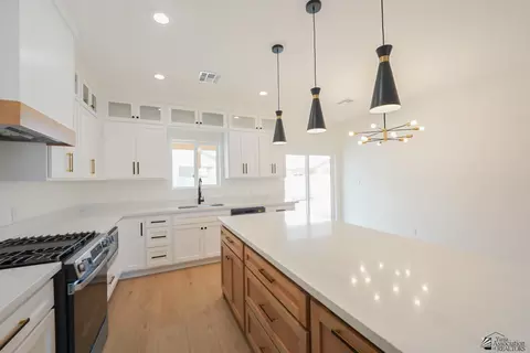 Kitchen - 10837 E 46 Pl, Yuma, AZ 85367 photo 4 of 4