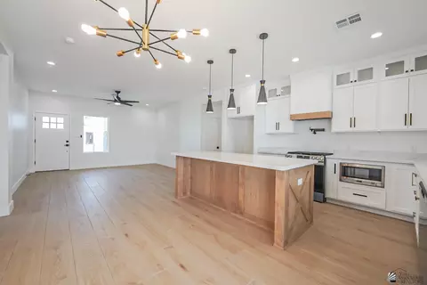 Kitchen - 10837 E 46 Pl, Yuma, AZ 85367 photo 3 of 4