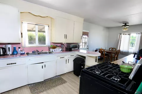 Kitchen - 1237 S 10 Ave, Yuma, AZ 85364 photo 3 of 3