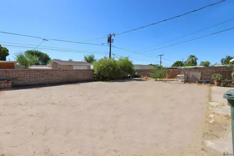 Exterior - 1237 S 10 Ave, Yuma, AZ 85364 photo 4 of 7