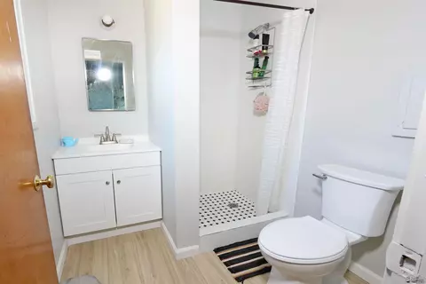 Bath - 1237 S 10 Ave, Yuma, AZ 85364 photo 1 of 2