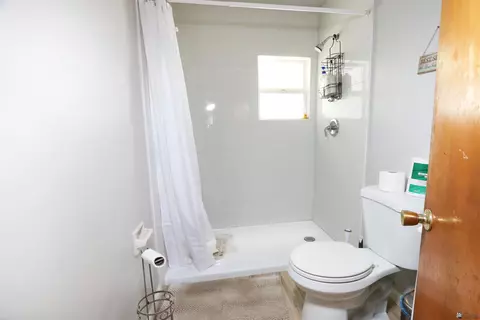 Bath - 1237 S 10 Ave, Yuma, AZ 85364 photo 2 of 2