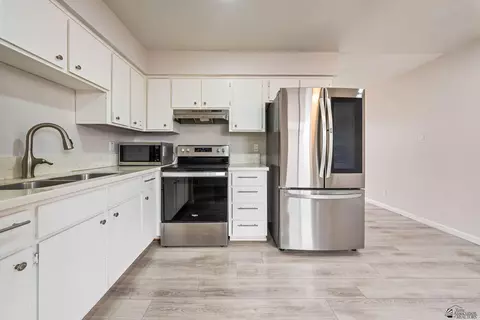 Kitchen - 11520 S Phoenix Dr, Yuma, AZ 85367 photo 1 of 1