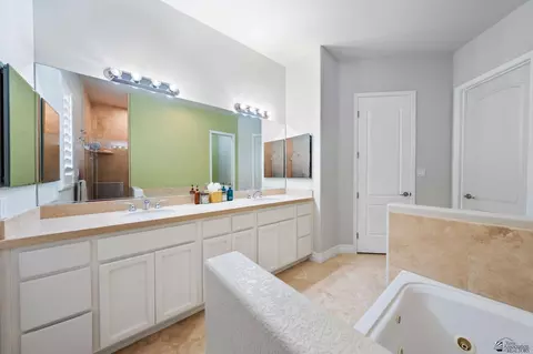 Bath - 5914 E 39 Pl, Yuma, AZ 85365 photo 3 of 6