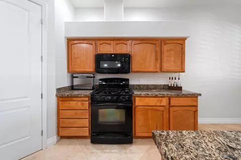 Kitchen - 5914 E 39 Pl, Yuma, AZ 85365 photo 2 of 5