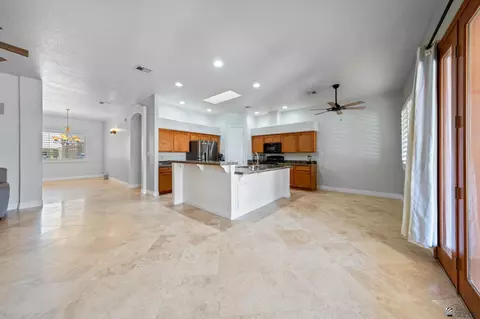 Kitchen - 5914 E 39 Pl, Yuma, AZ 85365 photo 5 of 5