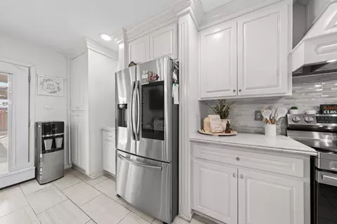 Kitchen - 529 E 26 St, Yuma, AZ 85364 photo 4 of 6