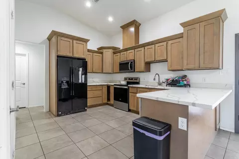 Kitchen - 7913 E 34 Pl, Yuma, AZ 85365 photo 1 of 2