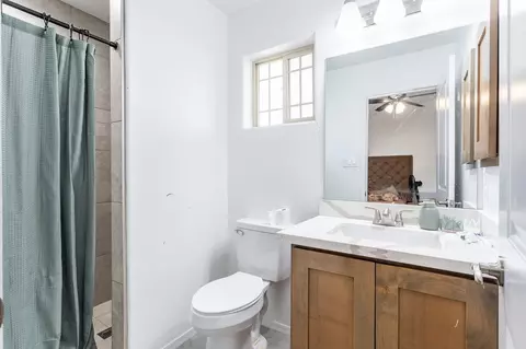 Bath - 7913 E 34 Pl, Yuma, AZ 85365 photo 2 of 2
