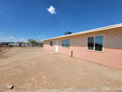 1297 N Highland Rd, Dateland, AZ 85333