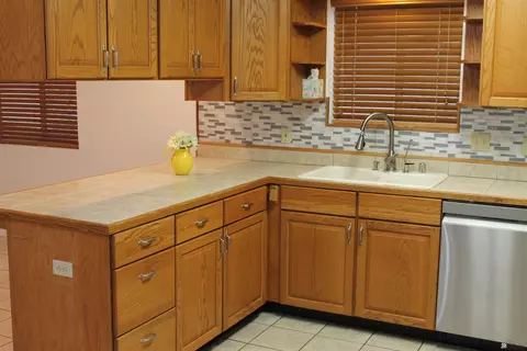 Kitchen - 9676 E 33 Ln, Yuma, AZ 85365 photo 3 of 3