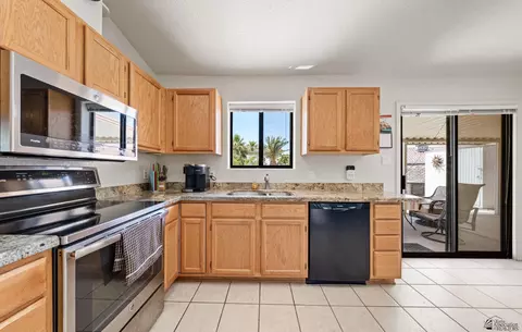 Kitchen - 13381 E 40 Dr, Yuma, AZ 85367 photo 1 of 5